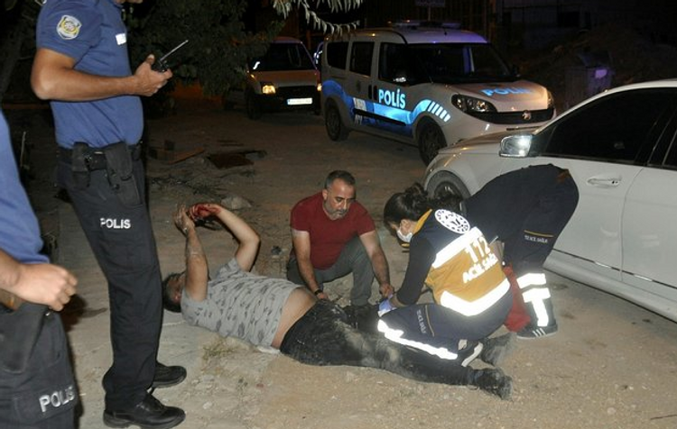 Küçənin ortasında bıçaqladılar, arvadını görüntülü yığdı - FOTO - VİDEO