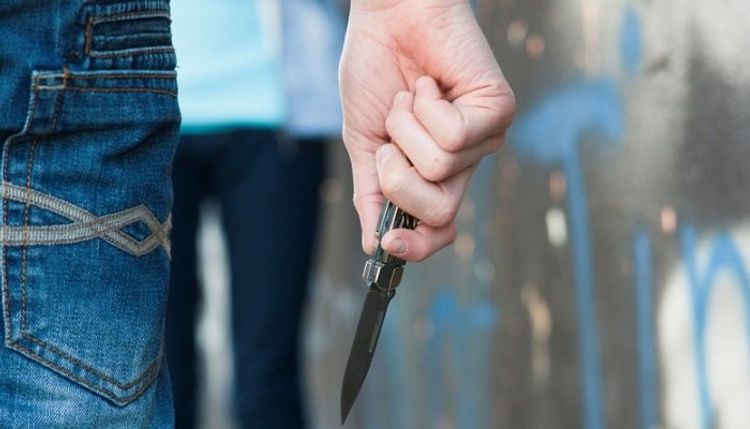 Bakıda qardaş bacısını sevgilisi ilə birgə bıçaqladı