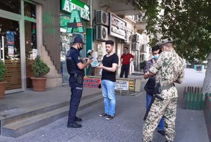Bakıda icazəsiz evdən çıxanlara qarşı reyd, cərimələnənlər var - FOTO