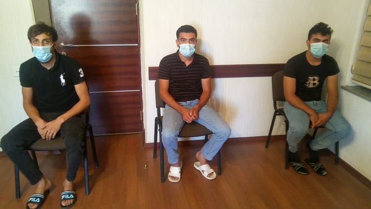 Mağazadan 6 min manat pul oğurladılar