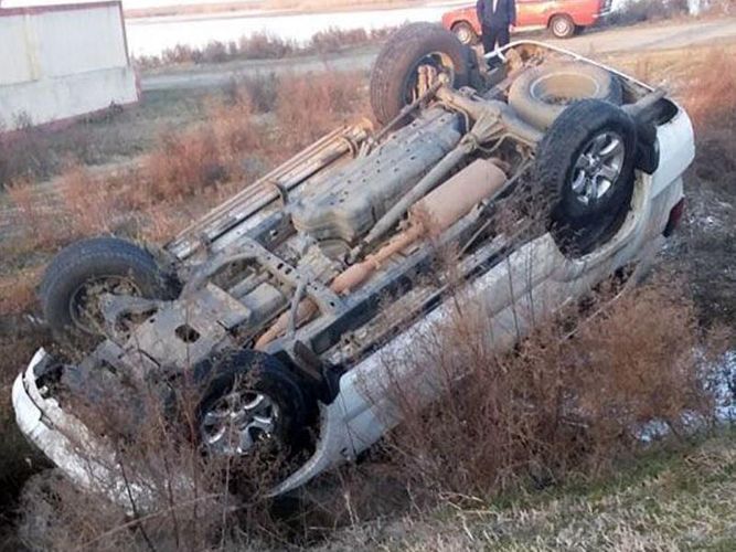 Sürücünü aşan avtomobildən son anda çıxartdılar