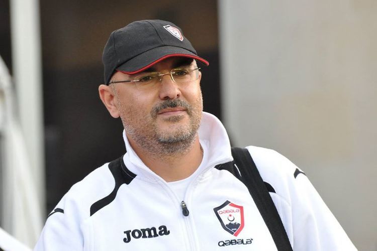 İdman həkimi: “Futbolçuların həyatı ilə oynamasınlar”