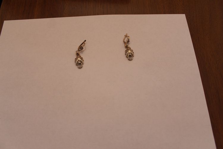 Evdən qızıl oğurlayan tutuldu 