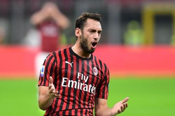 “Milan” türk futbolçu barədə qərar verdi