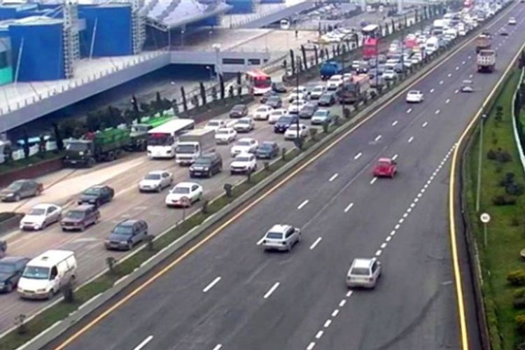 Sürücülərin NƏZƏRİNƏ: Bakının mərkəzindəki bu yollarda...