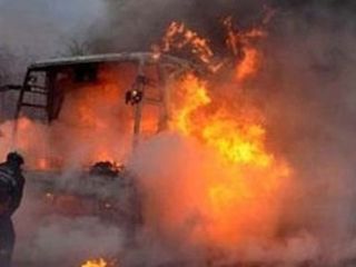 Yük avtomobili əşyaları ilə birgə yandı