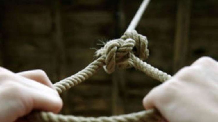 Azərbaycanda 4 uşaq anası intihar etdi: cinayət işi açıldı