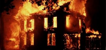 Ağstafada ikimərtəbəli ev yandı