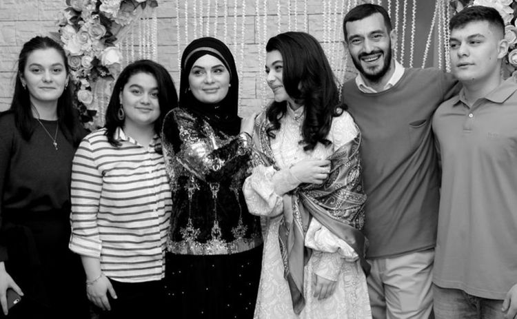 Əməkdar artist ailəsi ilə - FOTO