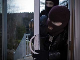 Bakıda mağazadan külli miqdarda oğurluq edildi