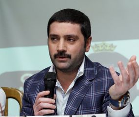 "Bu sənətdə bir çox şeyləri qurban verməlisən" - İzzət xalqa səsləndi