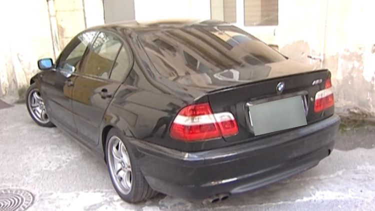 Beş maşın oğurladılar, birinin...