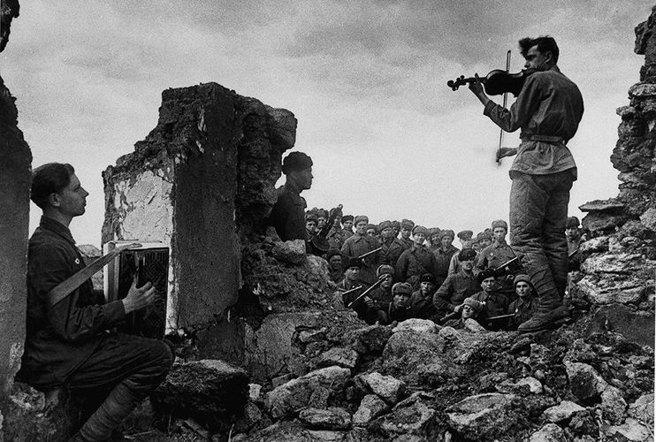 Dörd il öpüş gözləyən yanaqlar... xarabalıqda musiqi, ata qucağı - TARİX