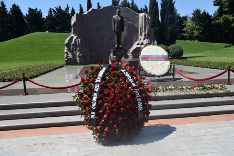 “Azərsun Holdinq” Ümummilli Liderin xatirəsini silsilə tədbirlərlə andı