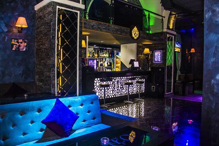 Karaoke klubdan oğurluq olub