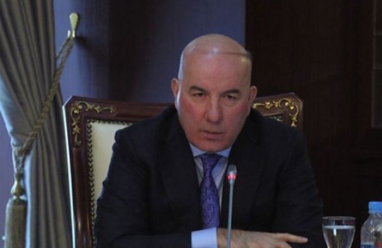 Elman Rüstəmov bağlanan banklardan DANIŞDI 