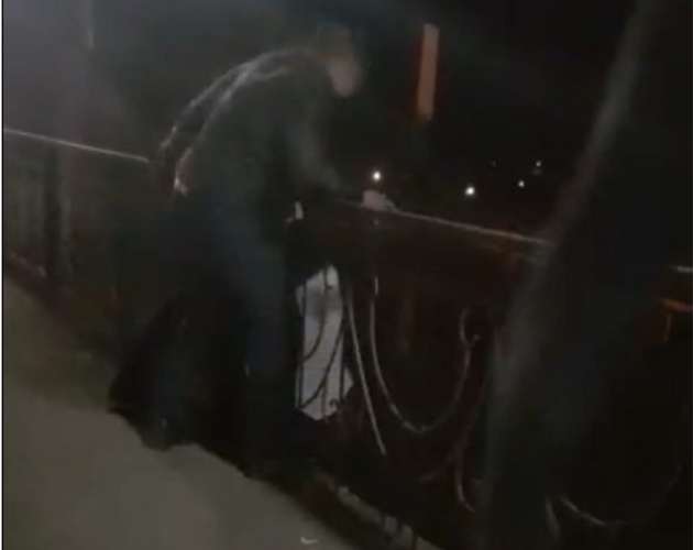 Özünü çaya atıb öldürmək istədi - VİDEO