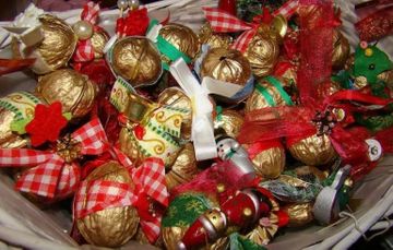 Rəngli kağızlara bükülmüş, dadlı karamellər: dostumuzdur, yoxsa düşmənimiz?