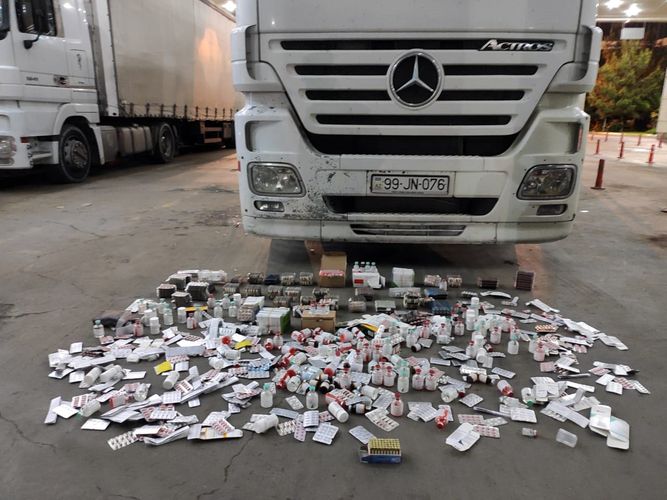 Xaricdən gələn maşında dərman və sursat tapıldı