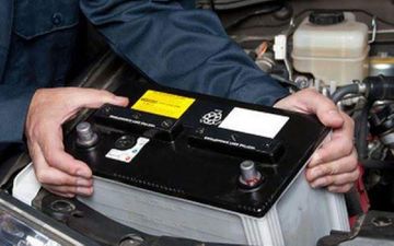 Avtomobilin 2400 manatlıq akkumulyatoru oğurlandı