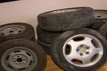 “Mercedes”in təkərlərini apardılar