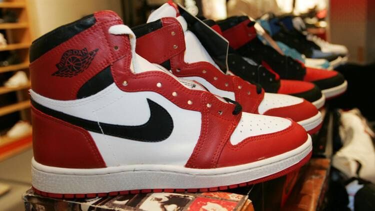 Cordanın ayaqqabısı 560 min dollara satıldı - hərracda