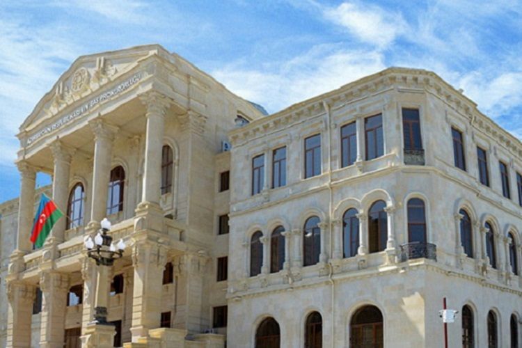 İcra hakimiyyətinin binasından özünü atan şəxs həbs edildi