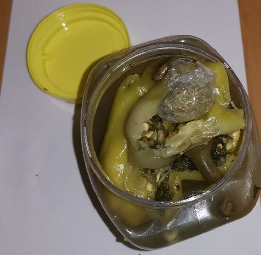 Türməyə bibər turşusunda narkotik keçirmək istədi - FOTO