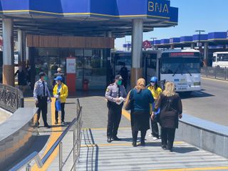 Bakıda sərnişinlərə maska paylandı - FOTO