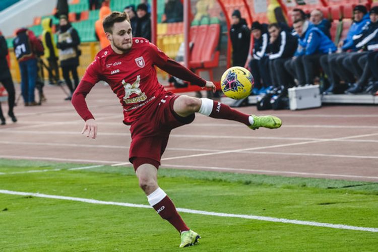 Rusiya klubunun futbolçusunda koronavirus aşkarlandı