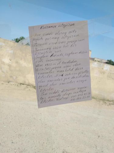 Bakıda dayanacaqda maraqlı elan: "Evlənmək istəyirəm" - FOTO