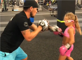 Boks dünyasının gözü 12 yaşlı "Çəhrayı Pantera"da - VİDEO