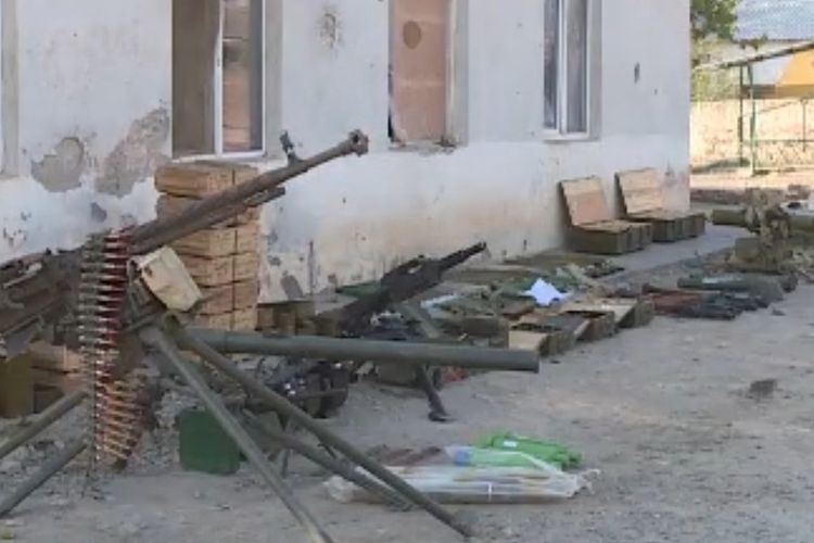 Zəngilanda düşməndən götürülən silah və sursatlar - VİDEO