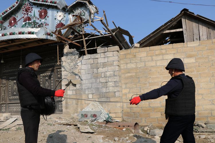 Düşmənin telekommunikasiya infrastrukturuna vurduğu ziyan aradan qaldırılır