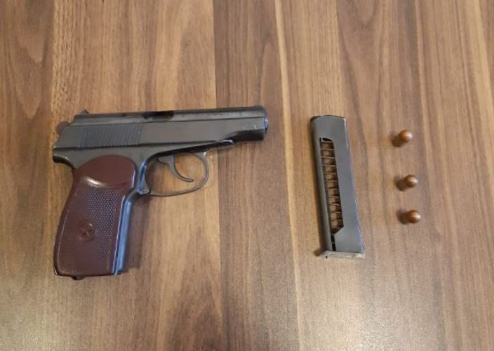 Keçmiş məhkumdan silah və narkotik tapıldı