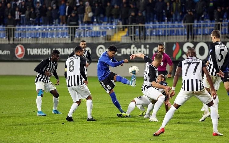 “Qarabağ” “Neftçi”ni darmadağın etdi