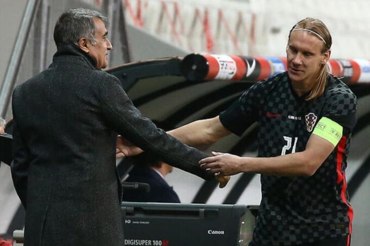 Türkiyə yığmasının baş məşqçisi və futbolçuları karantinə alındı