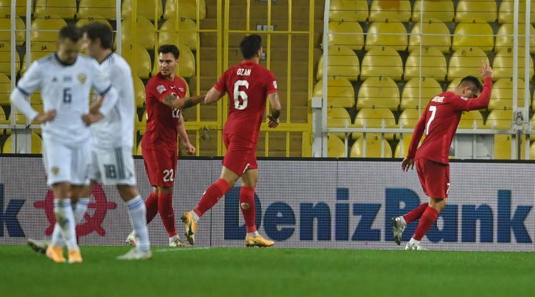 Türkiyə millisindən ilk qələbə 