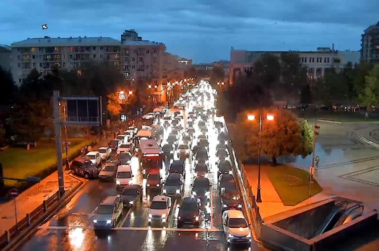 DİQQƏT: Bakının bu yollarında tıxac var