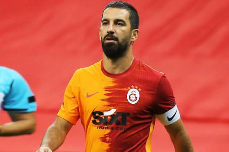 Arda Turan koronavirusa yoluxdu