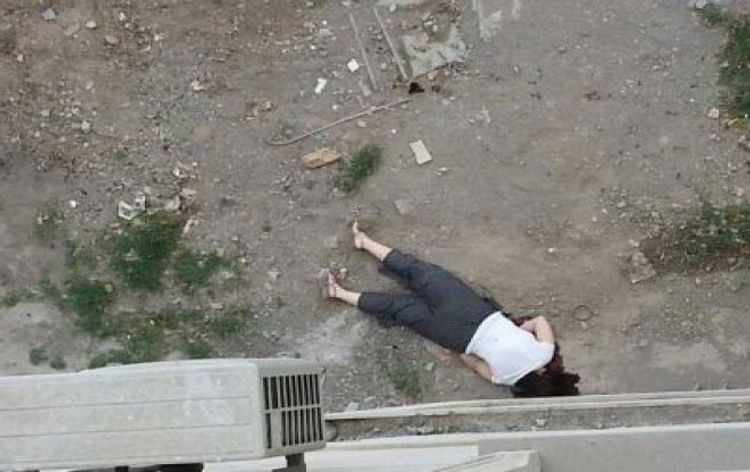 Arvadını 5-ci mərtəbədən atan direktor yenidən MƏHKƏMƏDƏ