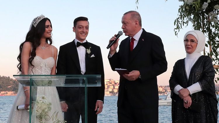 Ölkə gözəli ilə evləndi, toyunda prezident şahid oldu: “Anamın haqqını ödəyə bilmərəm” - SİRLİ ULDUZLAR