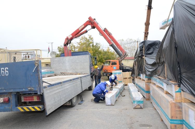 Bakıya yeni liftlər gətirilib  - FOTO