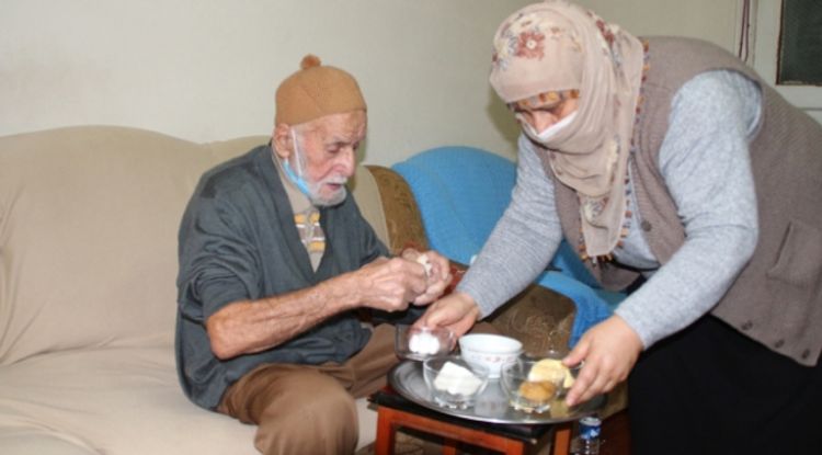 96 yaşında koronavirusa qalib gəldi - BU MƏHSULLARI YEDİ