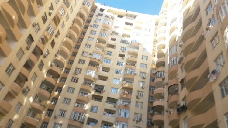 Bakıda yaşayış binasından oğurluq olub