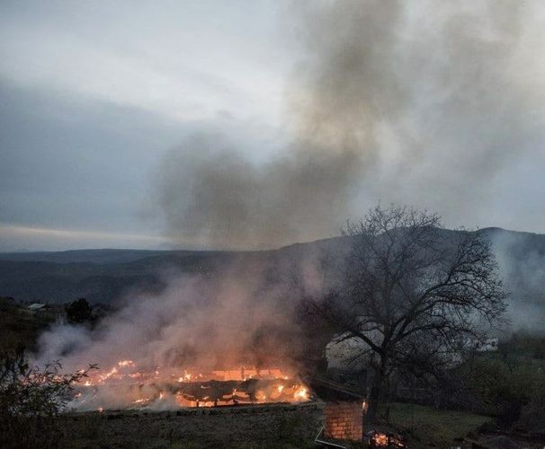 Ermənilər Laçını belə talan edirlər - FOTOLENT