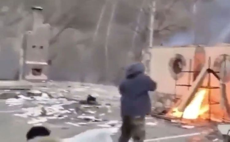 Ermənilər Laçını belə talan edir - VİDEO