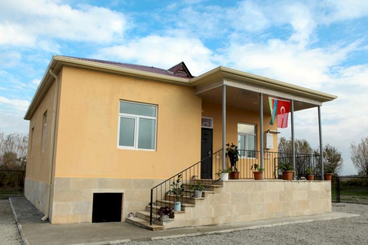 28 şəhid ailəsi və Qarabağ müharibəsi əlili evlə təmin olunub - FOTO