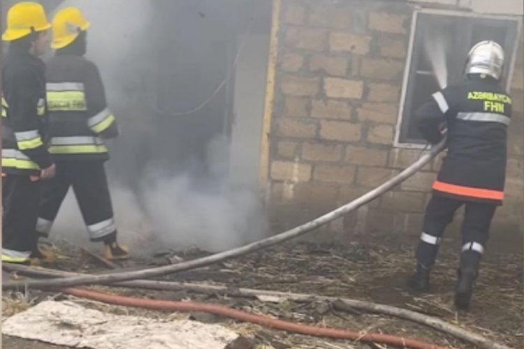 Yaşayış məntəqələrinə düşmən hücumu nəticəsində bir neçə ev yanıb - FHN