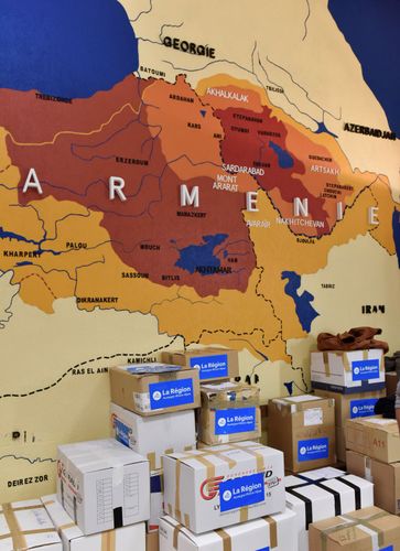 Xəstə erməni xəyalı: Fransa rəsmisinin əməli etirazla qarşılandı - FOTO